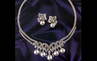 戴安娜王妃定制设计Swan Lake珍珠项链和耳环套装即将拍卖