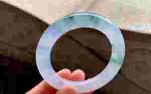 翡翠手镯缅甸冰种起胶翡翠手镯起冰好还是起胶好