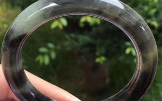 翡翠手镯带黑斑的图片翡翠手镯有黑点图片