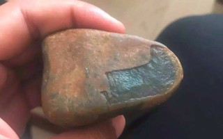 翡翠原石上面的窗口,翡翠原石开了窗下一步怎么弄