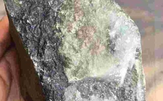 翡翠原石交易平台有哪些,翡翠原石交易平台有哪些公司