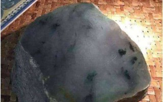 翡翠原石是扁的好还是圆的好高端的翡翠镯子是圆条还是扁条