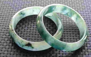 翡翠手镯扁的还是圆的翡翠手镯选圆的还是椭圆的