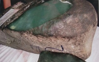 翡翠原石白雾怎么看,翡翠原石没有雾