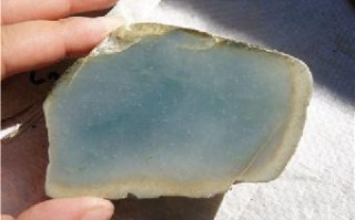 怎么看翡翠原石好坏翡翠原石压灯怎么看种的好坏