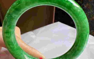 满色翡翠手镯的缺点满色翡翠手镯的缺点是什么