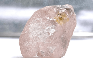 真正钻石原石图片大全,真正的钻石长什么样图片