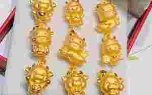 适合戴黄金的属相,五大生肖不适合戴黄金