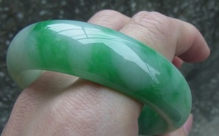 老五收藏翡翠手镯,五六千的翡翠手镯图片