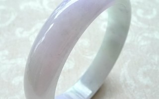 翡翠手镯100年价格,2019年平洲翡翠玉镯收藏级价格