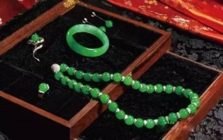 现在翡翠价格高的离谱,现在翡翠价格