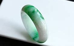 糯种正阳绿翡翠价格,糯冰种阳绿翡翠