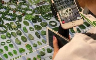 冰种正阳绿翡翠价格的简单介绍