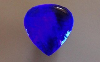 关于龙山翡翠原石蓝色的信息