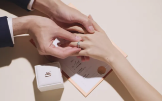 求婚戒指必须是钻戒吗女生,求婚戒指必须是钻戒吗