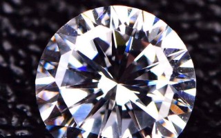 莫桑石和钻石的分辨图,莫桑石和钻石的区别在哪参考天然钻石协会_