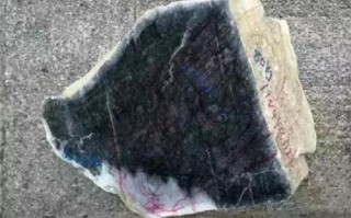 翡翠原石乌鸡种切面,乌鸡种翡翠原石到成品