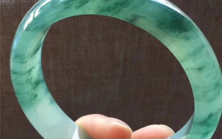 飘蓝花翡翠手镯好吗冰种飘蓝花翡翠手镯