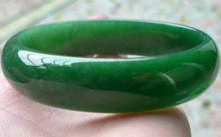 翡翠手镯干燥了怎么办小妙招,翡翠手镯干燥了怎么办