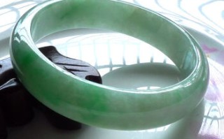 珠宝翡翠手镯可以退吗,在商场买的翡翠手镯可以退吗