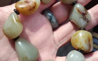 请各位大神帮看看我这个是和田玉籽料吗？