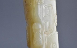 商朝玉器与西周玉器在纹饰和雕刻手法上相似度较高，您是如何来识别区分的？