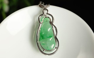 翡翠糯种挂件多少钱糯种翡翠挂件价格