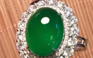 价值千万的高冰帝王绿翡翠，其实只值几百元吗？