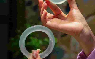 葡萄美酒月光杯是什么意思,葡萄美酒月光酿翡翠手镯