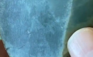 翡翠原石起白雾,翡翠原石的雾有多少