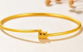 40岁微胖女人戴的黄金手镯40岁女人戴黄金手链还是手镯