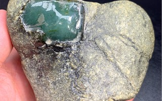 种老翡翠原石,翡翠原石种老和种嫩的区别