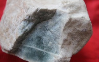 翡翠的原石哪里,天津翡翠冰种原石