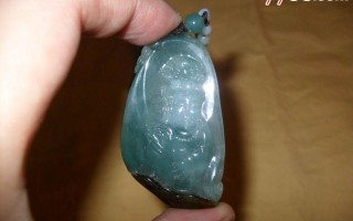 三色翡翠观音价格,3亿帝王绿翡翠大方牌