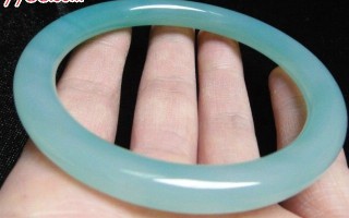 翡翠带绿手镯价格,一般绿翡翠手镯价格