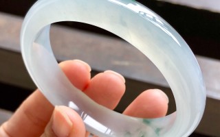 6000元的翡翠手镯,翡翠手镯的寓意