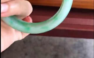 这翡翠手镯多少钱的简单介绍