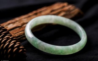 翡翠手镯取不下来能敲碎吗翡翠手镯老是摘掉会怎么样