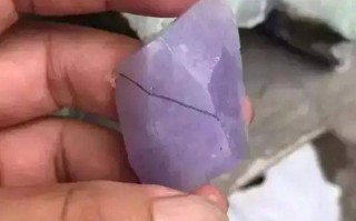 翡翠紫罗兰紫罗兰冰种翡翠原石切开图片