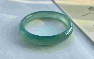 翡翠与玛瑙手镯哪个好,翡翠与玛瑙手镯哪个好一点