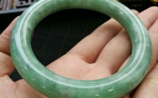 关于满豆绿色翡翠手镯有收藏价值吗的信息