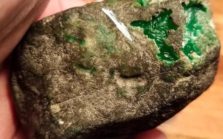 神秘百亿满绿翡翠原石,3800满绿翡翠原石