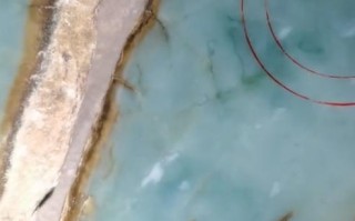 木那原石有红雾,翡翠原石皮下绿雾红雾