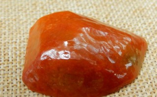 奇形怪状翡翠原石图片,最贵的翡翠原石500亿