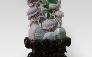 花开富贵报喜鸟翡翠雕花手镯,翡翠花开富贵的寓意