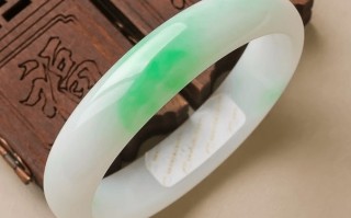 白底青翡翠镯子翡翠白底青种手镯价格