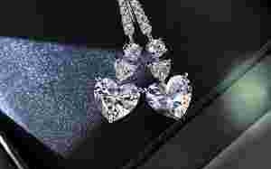 2克拉的钻石耳钉2克拉钻石耳钉上耳效果图片