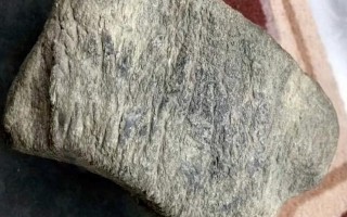 翡翠原石有要的吗,翡翠原石值钱不