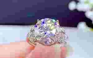 钻石火彩和莫桑石火彩一样吗钻石火彩和莫桑石火彩