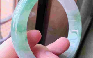 翡翠玉手镯和玉镯的区别翡翠玉手镯和玉手镯哪个好